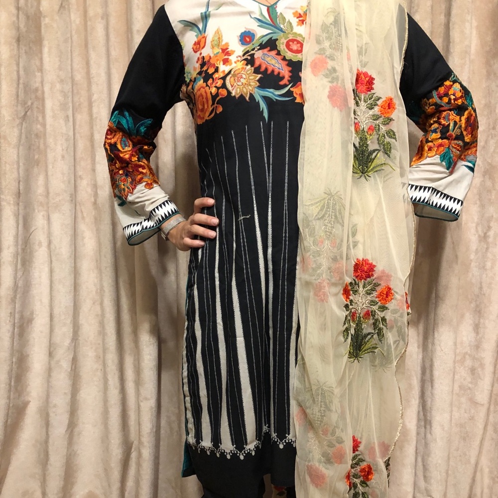 Sana Safinaz Lawn Collection
